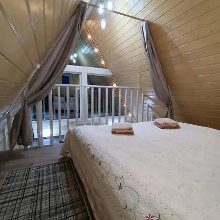 в обіймах гір * Synevyrsʼka Polyana