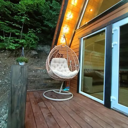 в обіймах гір *