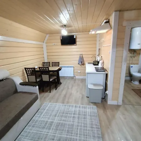 в обіймах гір Synevyrsʼka Polyana