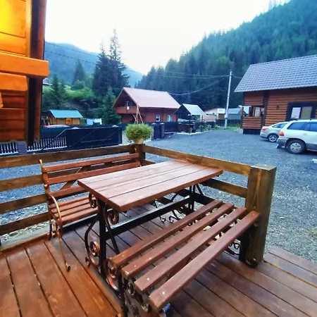 в обіймах гір * Synevyrsʼka Polyana