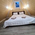 в обіймах гір Synevyrs'ka Polyana