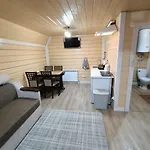 в обіймах гір Synevyrs'ka Polyana